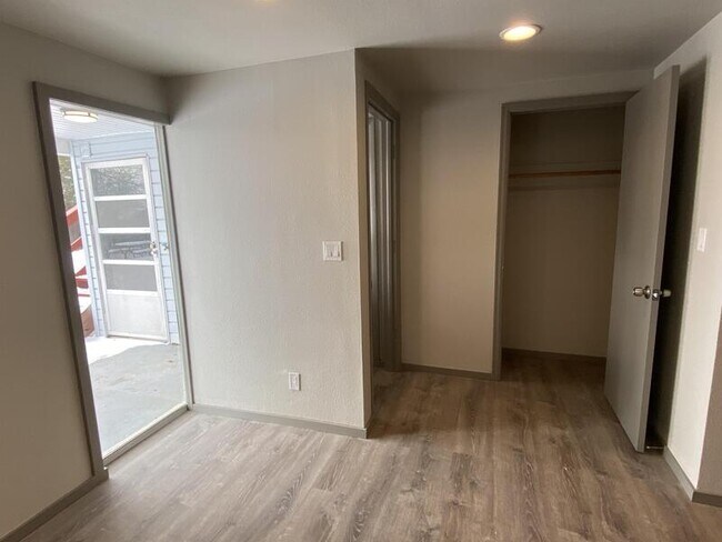 Foto del edificio - 4703 E 17th St