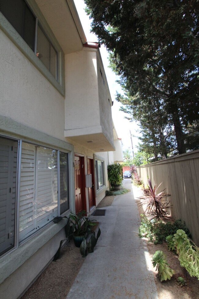 Building Photo - Gorgeous, Multi-Level 3 BD, 2 BA in North ...