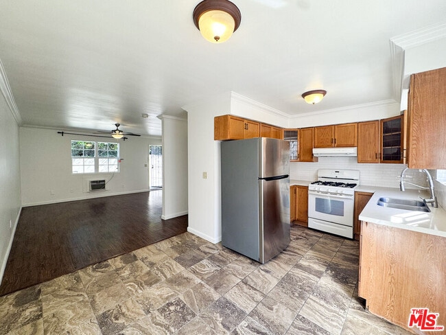 Building Photo - 750 Hyperion Ave