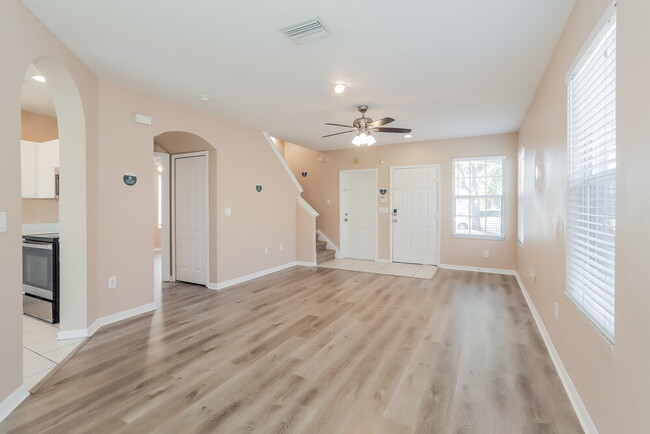 Building Photo - 411 Maple Pointe Dr