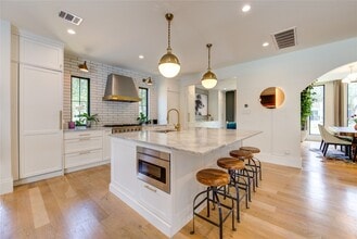 Building Photo - 1002 Daria Dr