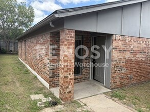 Building Photo - 10258 Maverick Dr