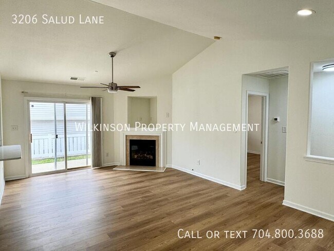 Foto del edificio - 3206 Salud Ln