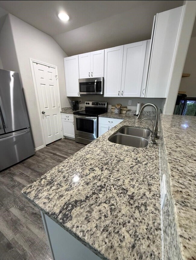 Foto del edificio - 21023 Twining Rose Ln