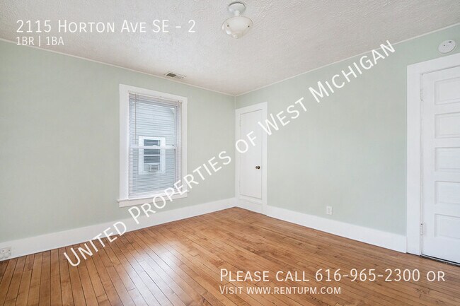 Building Photo - Available Now | 1 Bedroom 1 Bath Upper Uni...