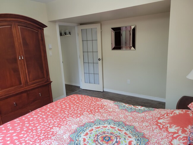 1822 Merida Pl Unit Suite, Victoria, BC V8N 5C9 Apartments - 1822 ...