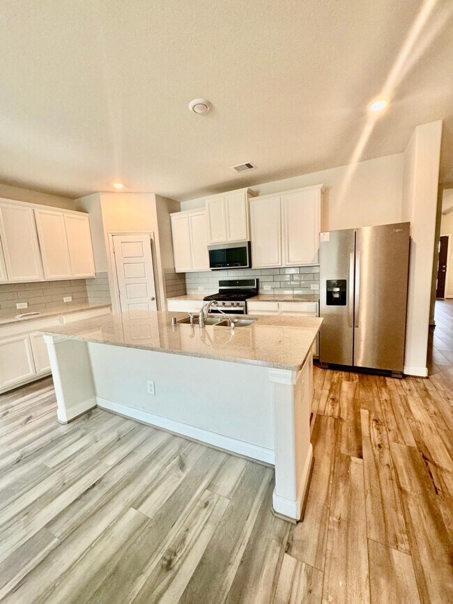 Foto del edificio - 4407 Pale Fox Ln