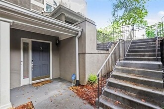 Building Photo - 7 St Claire Ln NE