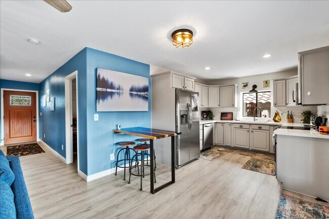 Foto del edificio - 2402 Desert Willow Dr