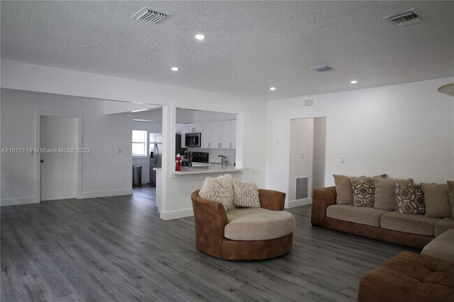 Foto del edificio - 181 NE 121st St