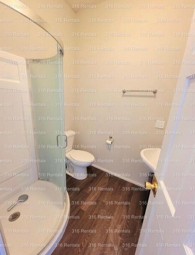 Building Photo - $1195 - 3 bed 1 bath - Single Family Home