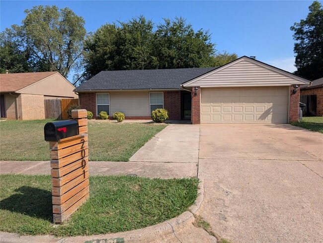 Building Photo - 2001 Oakhollow Dr