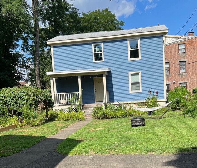 Building Photo - 31 Edwards St