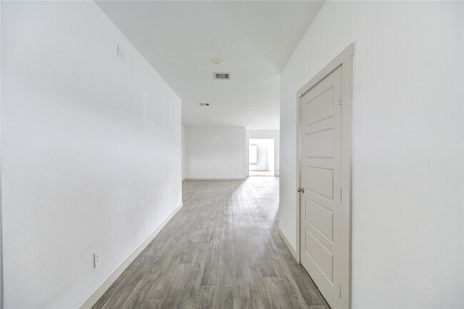 Foto del edificio - 1826 Sandy Trail Ln