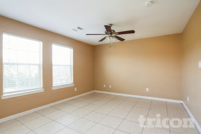 Foto del edificio - 6128 Silver Leaf Dr