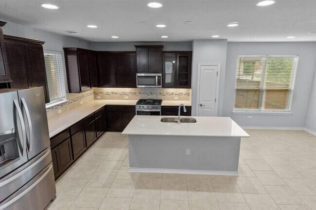 Foto del edificio - 9004 Gage Dr