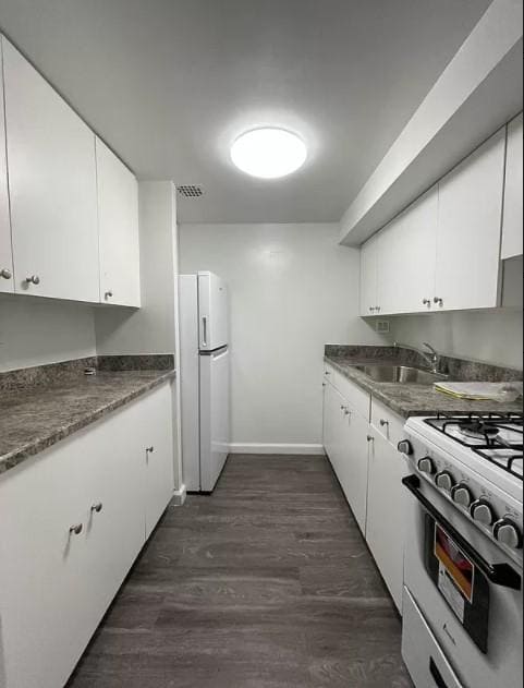 Building Photo - 3 bedroom in New York NY 10038