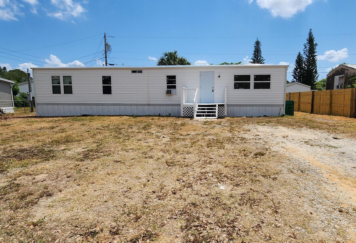 Foto principal - 7002 Ash Dr