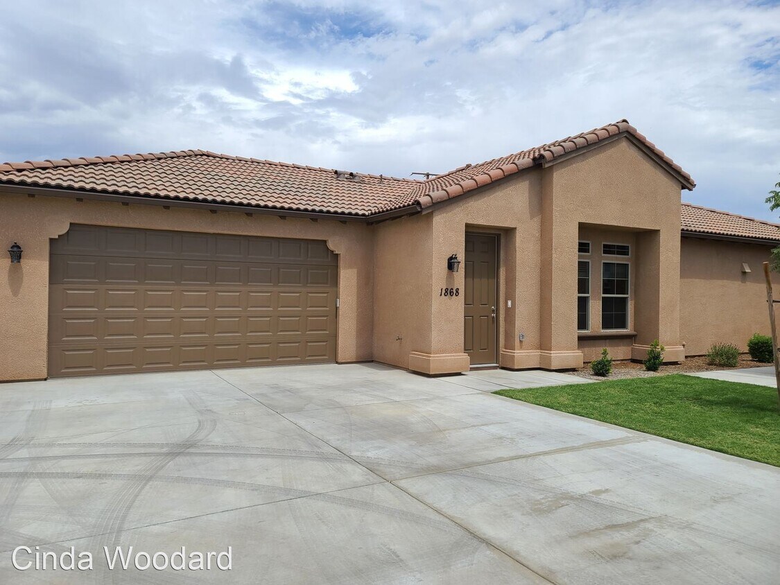 Foto principal - 3 br, 2 bath House - 1878 W Roby Ave