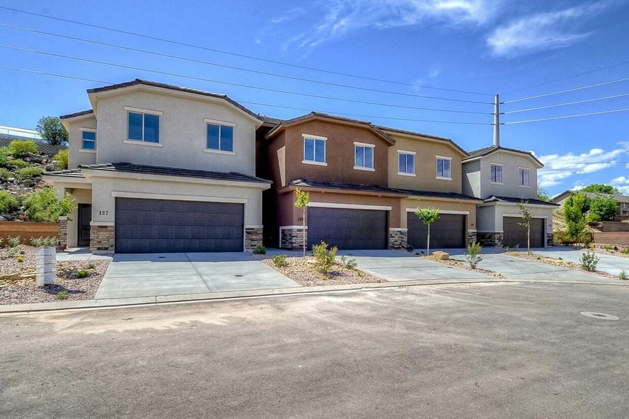 Primary Photo - Creekside Townhome!