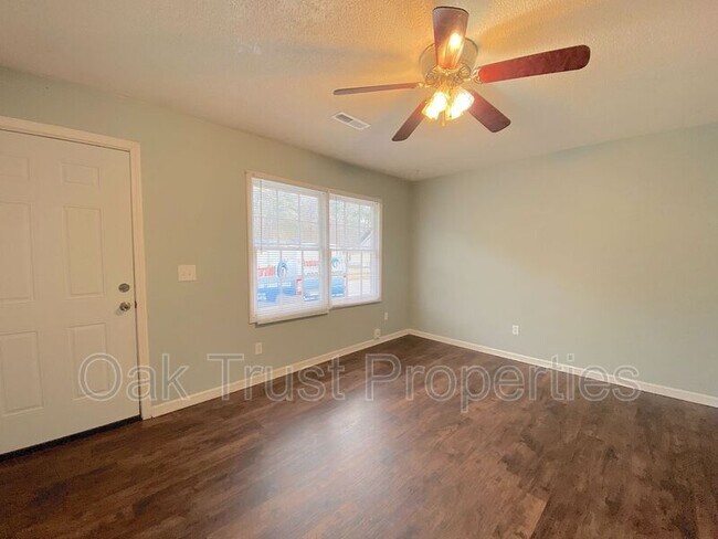 Building Photo - 109 Red Cedar Dr