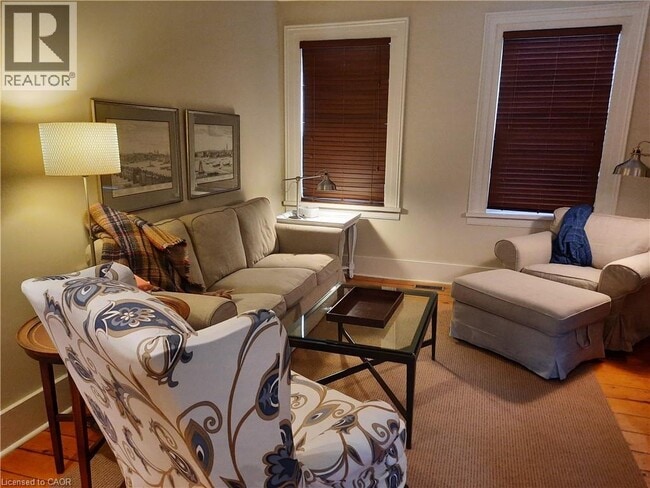 Photo du bâtiment - 1 King St E