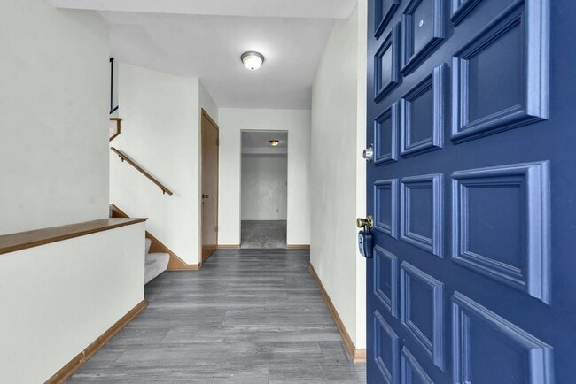 Building Photo - 2032 Northcliff Dr