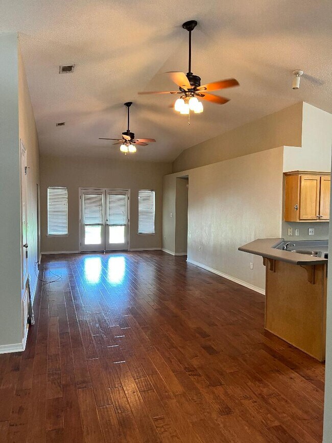 Foto del edificio - 1151 Hayden Ct