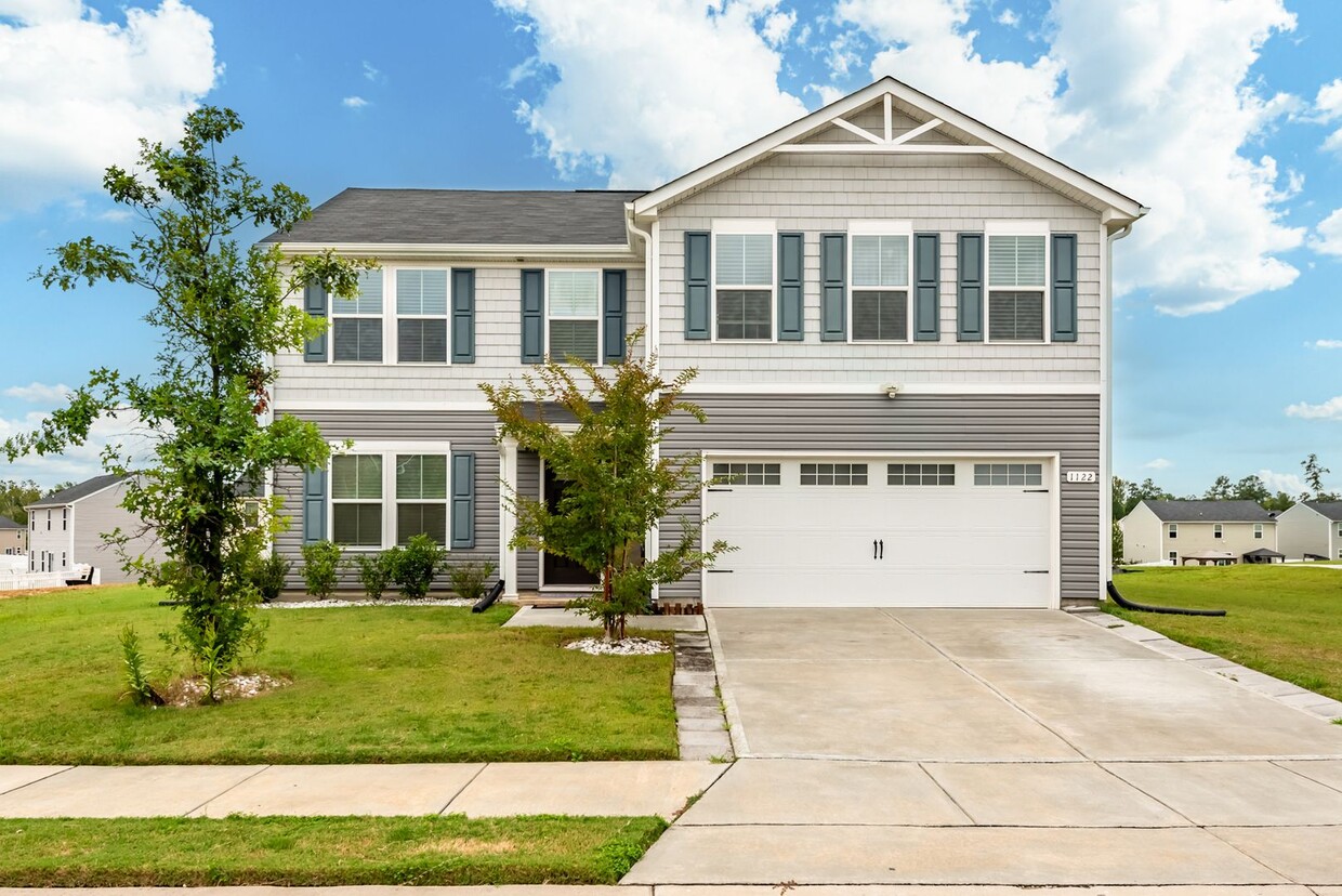 Primary Photo - *Half month off* Available Now! 5 bedroom ...
