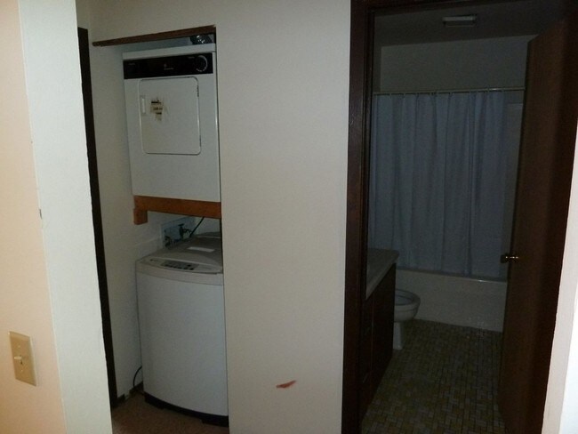 Building Photo - 2425 Chalet Gardens Ct
