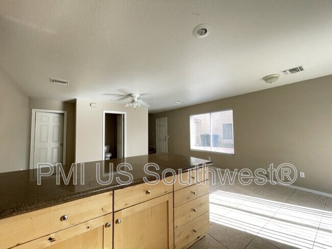 Building Photo - 384 Anna Cir