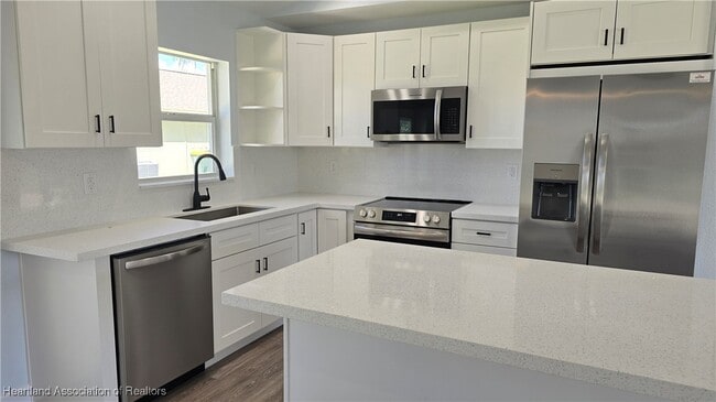 Foto del edificio - 5201 Diamond Dr