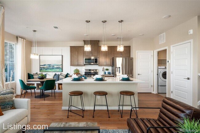 Building Photo - 3 br, 3 bath House - 5762 S. Addison Way #C