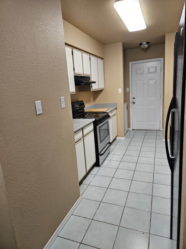 Building Photo - 2211 Montezuma Rd