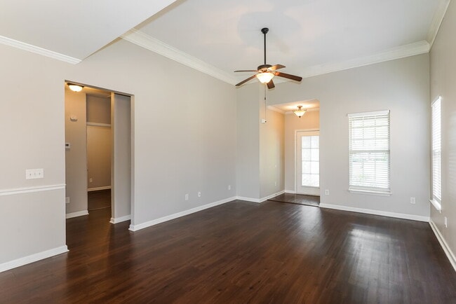 Building Photo - 102 England Pl