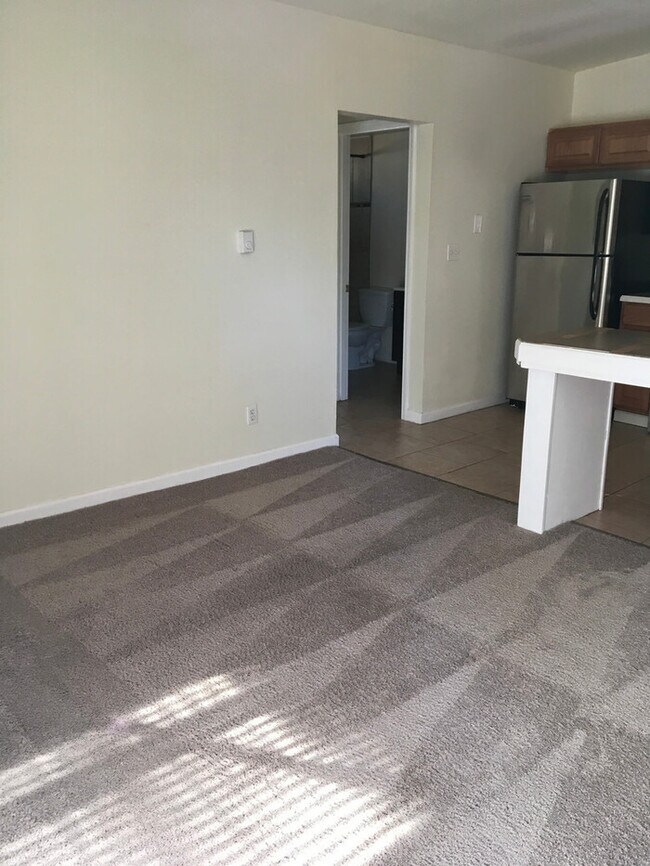Foto del edificio - Spanaway 1bdr 1bath w/ off street park & short distance to Spanaway Lake