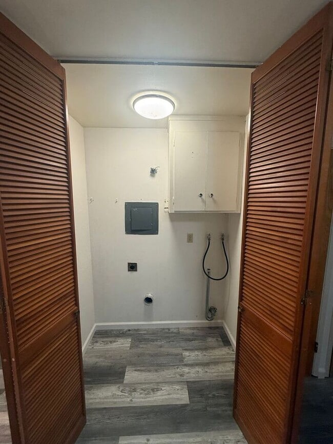 Building Photo - MOVE IN SPECIAL $500 OFF FIRST MONTH RENT ...