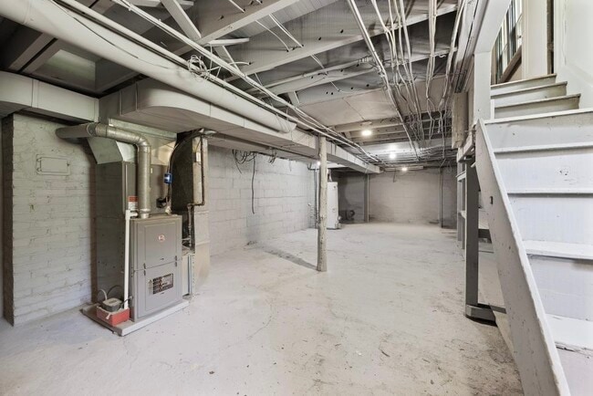 Sótano - 333 Reifert St