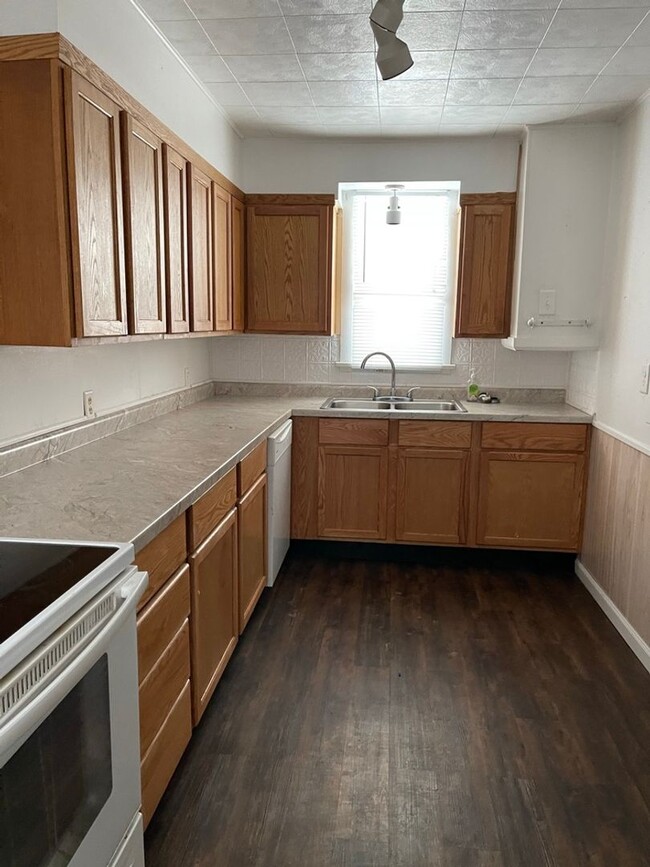 Building Photo - Click the “Apply Now” button or email wapmrentals@gmail.com for a prompt response.