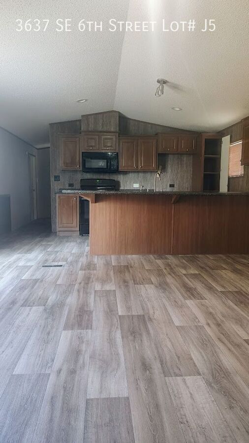 Foto del edificio - 3637 SE 6th St