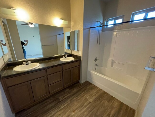 Building Photo - Luxury El Dorado Condo for Rent