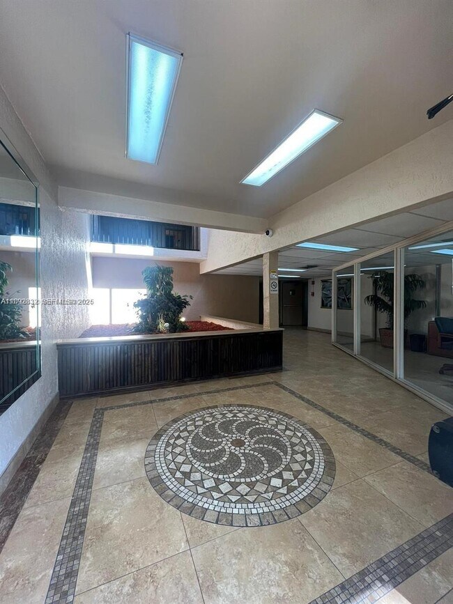 Foto del edificio - 10001 W Atlantic Blvd