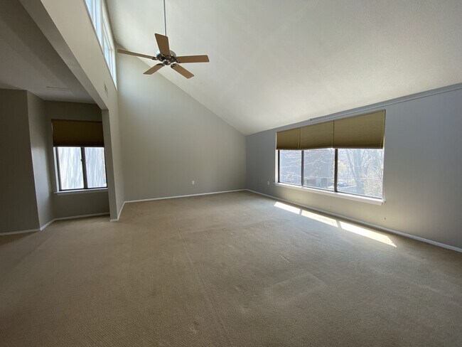 Foto del edificio - 7 Redwood Ln