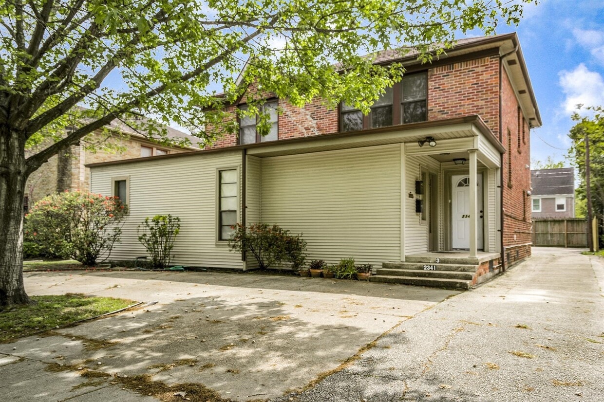 Primary Photo - 2343 Wroxton Rd
