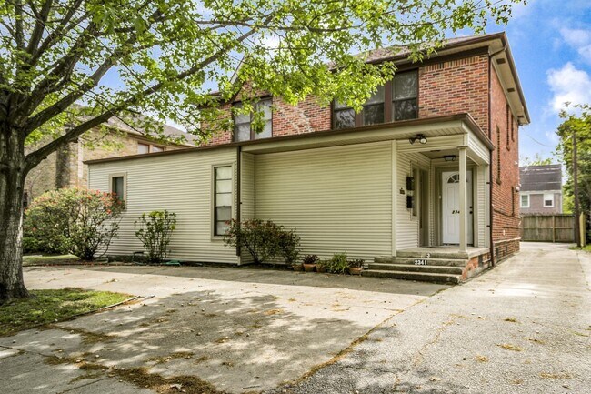 Foto del edificio - 2343 Wroxton Rd