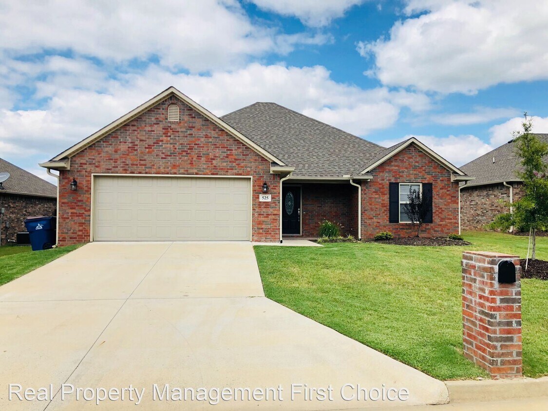 Primary Photo - 3 br, 2 bath House - 525 Ridge Point