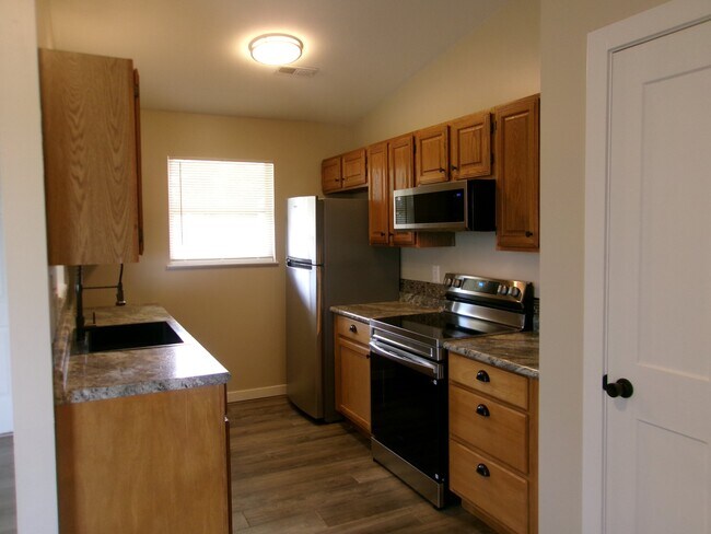 Building Photo - 307 Palomino Ln