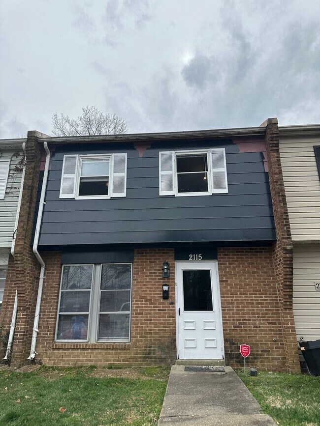 Foto del edificio - Henrico County Townhouse! 3 beds, 1.5 bath...