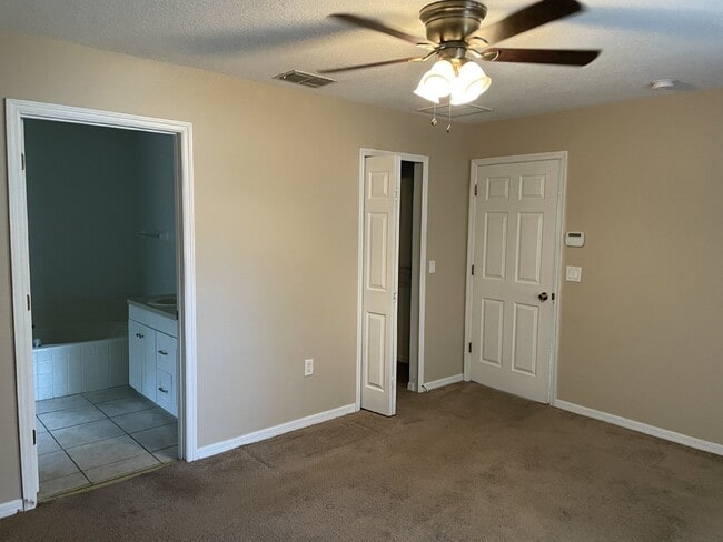 Building Photo - Beautiful 3-bedroom, 2-bath house availabl...