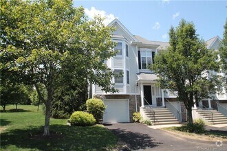 Building Photo - 1001 Cypress Dr
